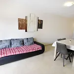 Komfortable Wohnung, Nur Einen Steinwurf Vom Strand Entfernt