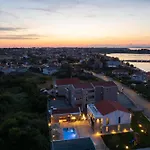 Luxury Villa Salt & Stone With Spa Area In Nin