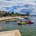 Small Apartment In Gornji Karin Near The Beach