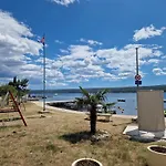 Small Apartment Near The Beach In Gornji Karin