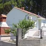 Ferienhaus In Ugljan Mit Terrasse, Garten Und Grill