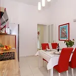 Spacious Apartment Zarita
