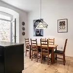Secret Garden Apartment By Duhomes