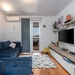Lucy Lu Sea View Apartment