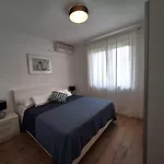 Apartments Dijana - Right Next To The Beach