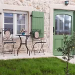 10 Heritage Rooms
