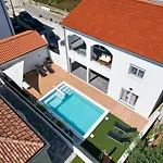 Bernie Apartments With A Pool