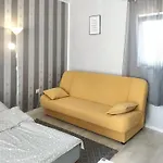 Cosy Apartment In Vir With Mountain View 35 M²