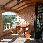 Robinson House Cvita