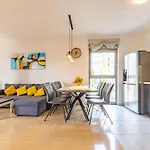 Fiorella 2 Bdr Apartment With Balcony