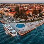 Deen Delux Penthouse, Infinity Pool