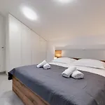 Holiday Home Tica By Interhome