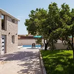 Ferienhaus Fuer 10 Personen In Vir, Dalmatien Inseln Vor Zadar