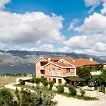 Peaceful Apartment With Sea And Mountain Views In Razanac 34 M²