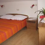 Apartments & Room Nina