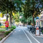 Avenue Apartment
