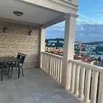 Apartment Violeta 1 With Private Terrace