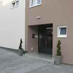 Apartments Hills