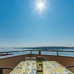Cozy Apartment In Vlasici With House Sea View