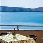 Cozy Apartment In Vlasici With House Sea View