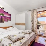 1 Bedroom Cozy Apartment In Mandre