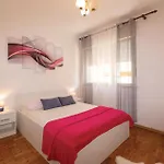 Lovely Apartment In Zadar With Kitchen