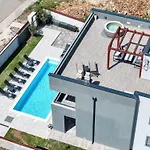 Villa Tia With Heated Pool & Jacuzzi