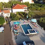 Apartmant Franica With Heated Pool And Jacuzzi