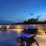 Apartments Bonaca With Jacuzzi
