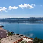 1 Bedroom Beautiful Apartment In Komarna