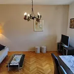 Kolovare Beach Apartment & Free Parking