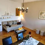 Kolovare Beach Apartment & Free Parking
