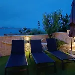 Luxury Sunrise Jacuzzi Apts, 50 M From The Beach