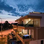 Luma Luxury Apartment With Jacuzzi