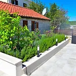 Vacation House Rubi