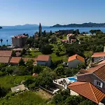 Villa Dube