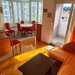 Apartment Mira With Parking