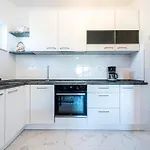 Beautiful Apartment In Benkovac With Kitchen
