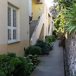Bliss Apartment Near Bellevue Beach