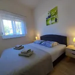 Apartment Jelena - Cozy Two Bedroom Apartment Only 70M From The Beach, Diklo - Zadar