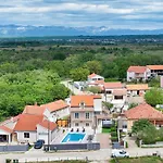 Villa Nada For 10 People With Pool & Integrated Whirlpool