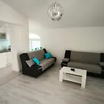 Rooms & Apartments Ana 2