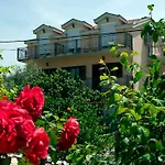 Franic Bacina Lakes Apartments