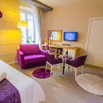 Peninsula Luxury Rooms