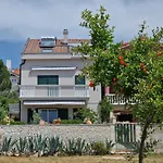 Cro Behar 2 Apartments