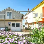 Z&A Studio Apartment With Parking