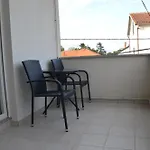 Lb Apartment Punta Bajlo
