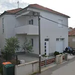 Lb Apartment Punta Bajlo