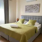 Apartment Mate