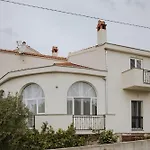 Anic House